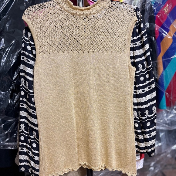 Size medium St. John gold net sleeveless sweater shimmery sparkles throughout - Picture 1 of 4